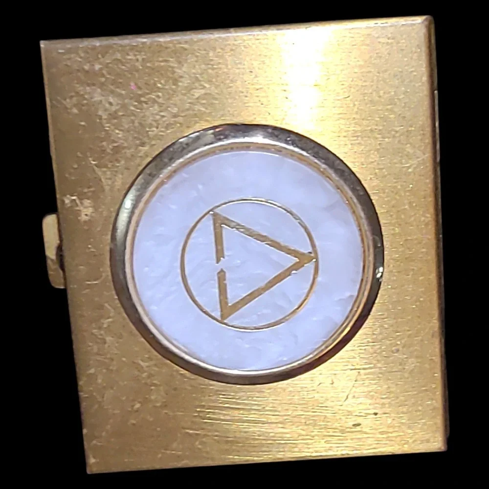 Vintage Gold Tone Powder Compact Mirror Geometric Logo Vanity Case Compact
